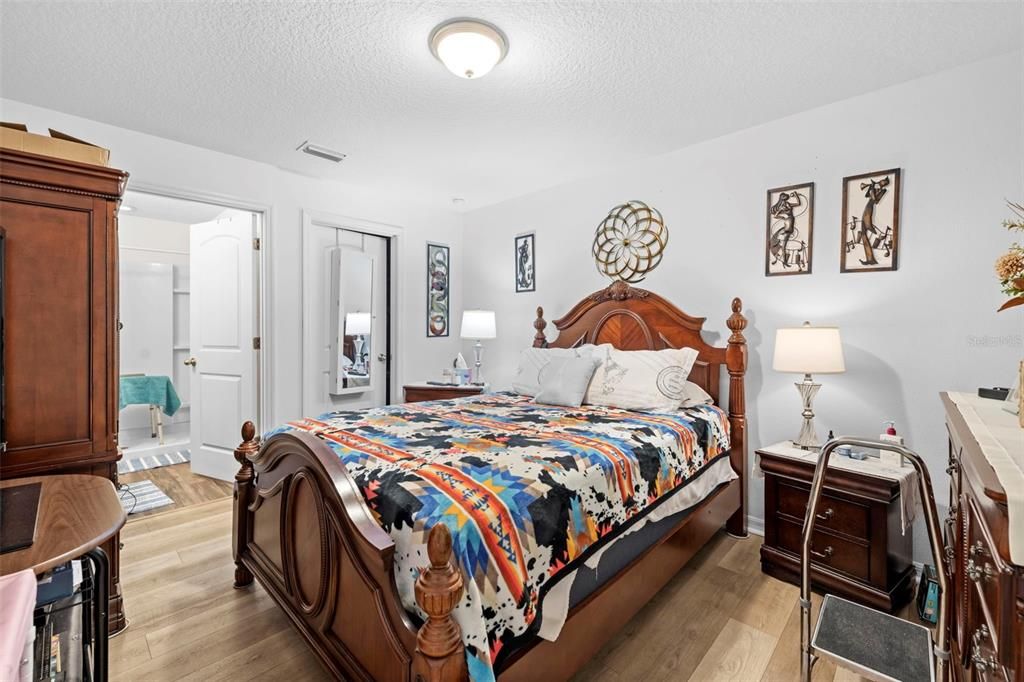 На продажу: $265,000 (2 спален, 2 ванн, 1044 Квадратных фут)