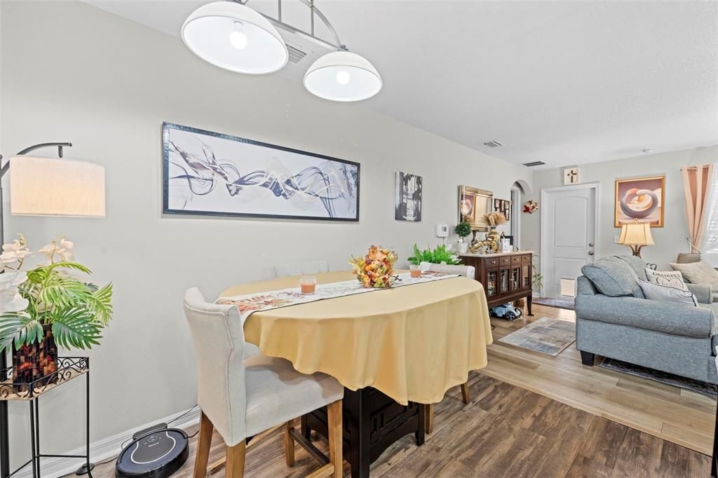 На продажу: $265,000 (2 спален, 2 ванн, 1044 Квадратных фут)