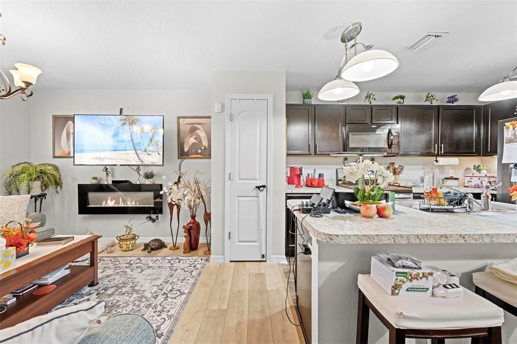 На продажу: $265,000 (2 спален, 2 ванн, 1044 Квадратных фут)