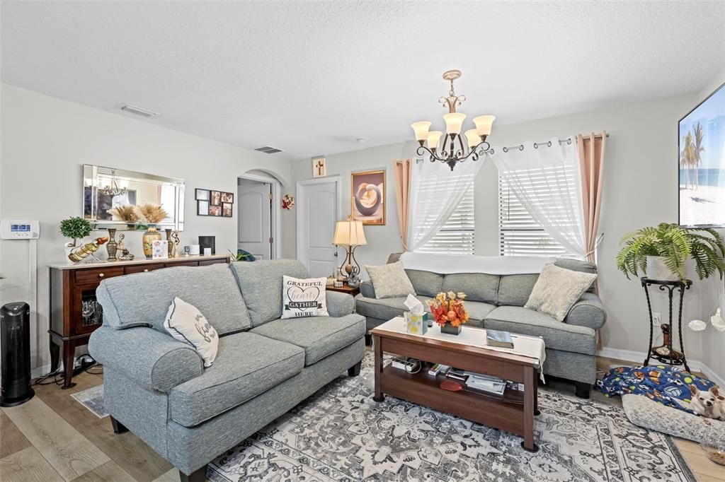 На продажу: $265,000 (2 спален, 2 ванн, 1044 Квадратных фут)