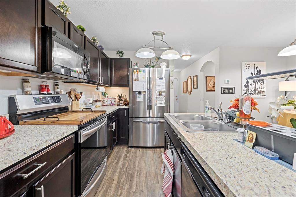 На продажу: $265,000 (2 спален, 2 ванн, 1044 Квадратных фут)