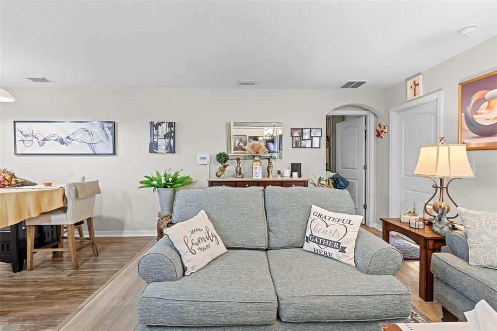 На продажу: $265,000 (2 спален, 2 ванн, 1044 Квадратных фут)