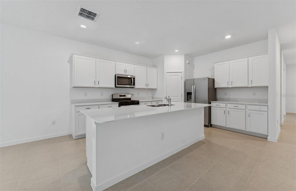 Active With Contract: $484,590 (4 beds, 3 baths, 2894 Square Feet)