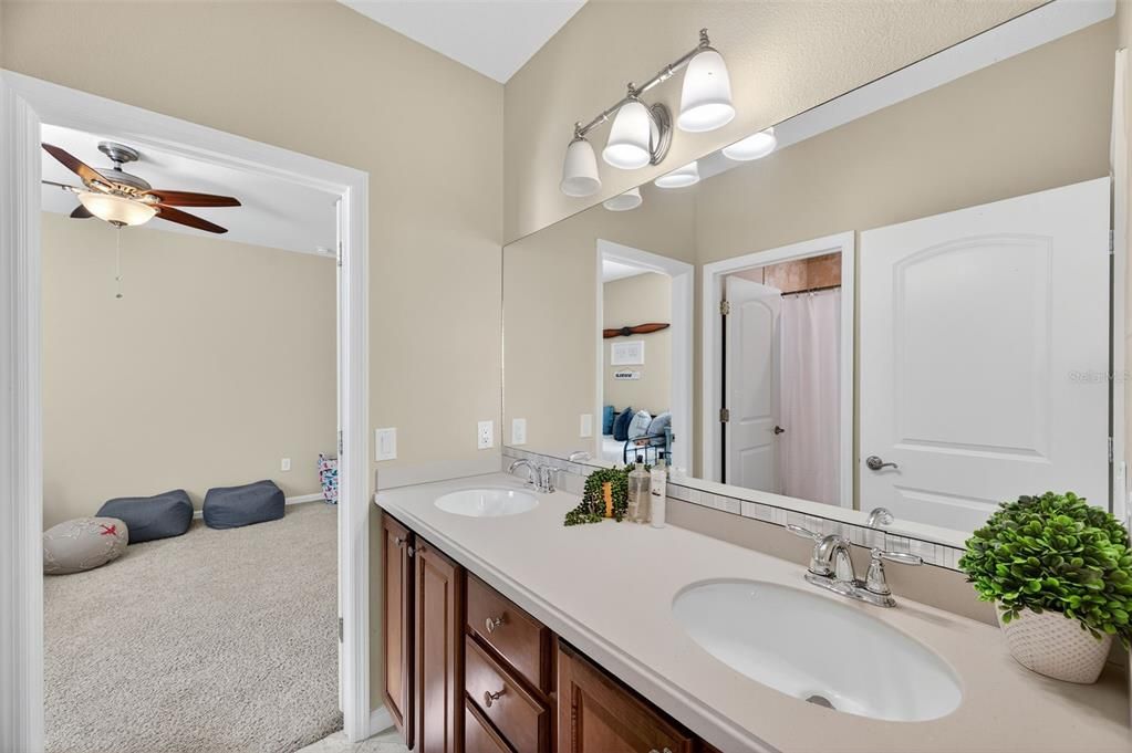 For Sale: $549,000 (5 beds, 3 baths, 2950 Square Feet)