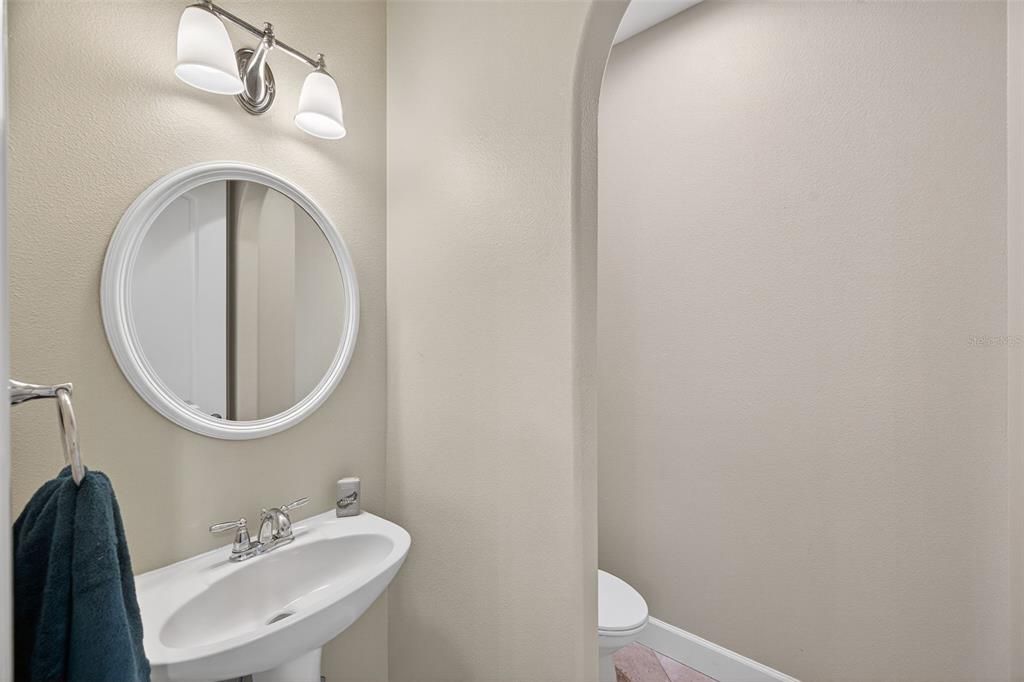 For Sale: $549,000 (5 beds, 3 baths, 2950 Square Feet)