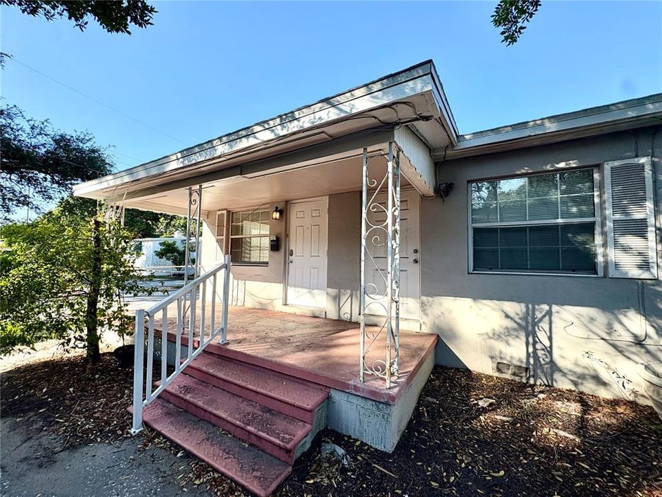 For Rent: $1,395 (2 beds, 2 baths, 850 Square Feet)