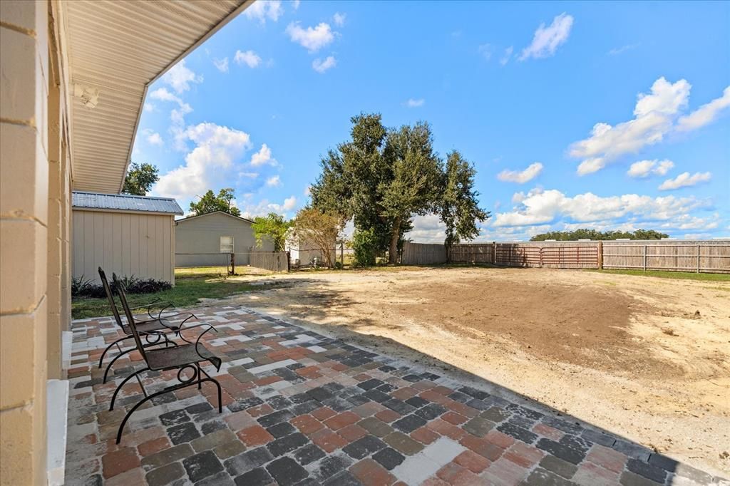 Под контрактом: $244,900 (3 спален, 2 ванн, 1740 Квадратных фут)