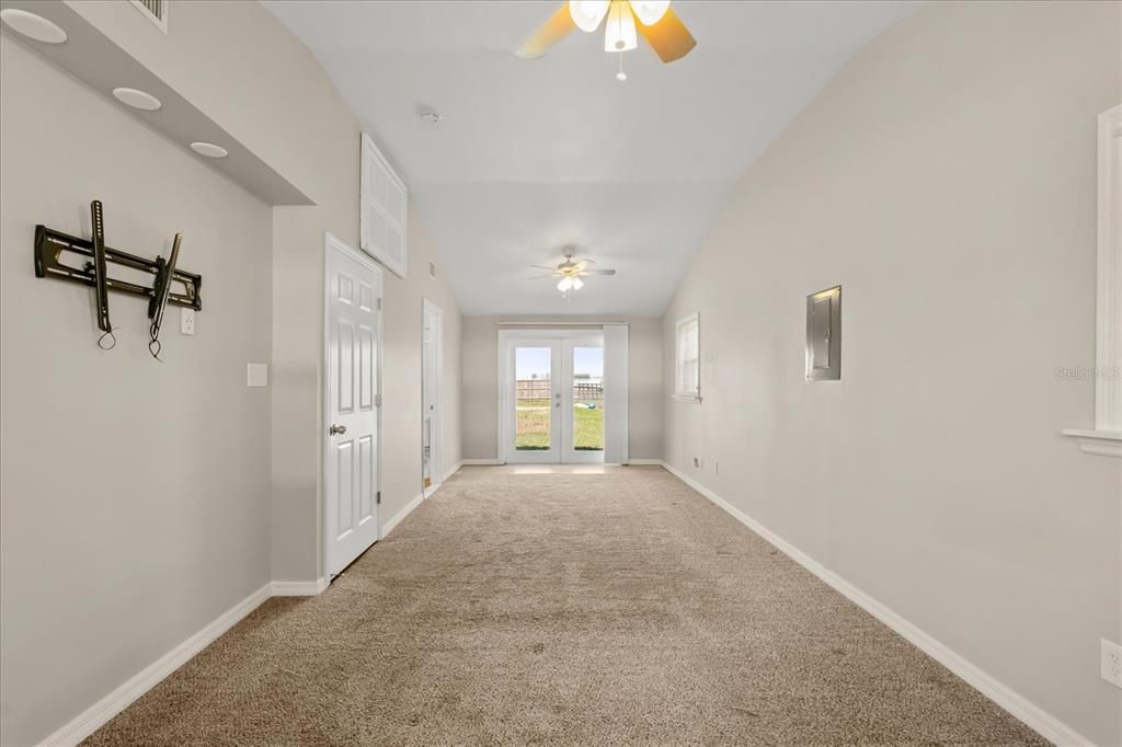 Под контрактом: $244,900 (3 спален, 2 ванн, 1740 Квадратных фут)