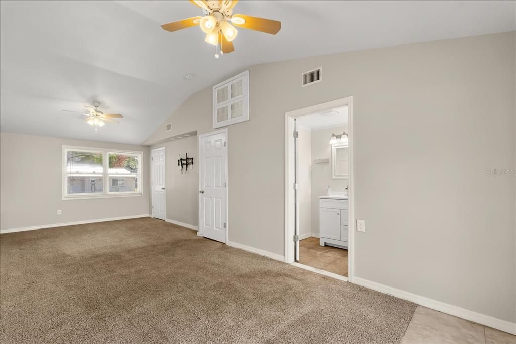 Под контрактом: $244,900 (3 спален, 2 ванн, 1740 Квадратных фут)