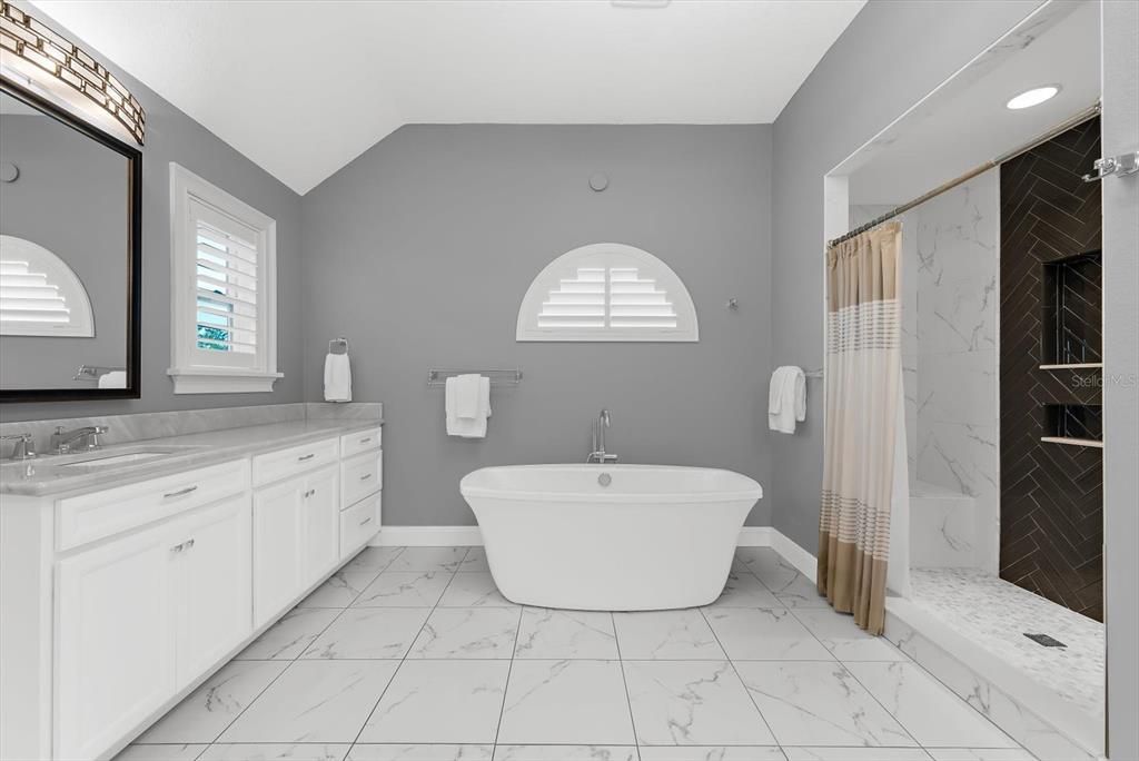 En Venta: $1,200,000 (4 camas, 3 baños, 3090 Pies cuadrados)