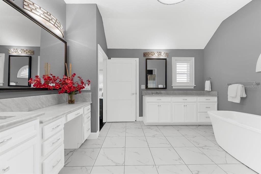 En Venta: $1,200,000 (4 camas, 3 baños, 3090 Pies cuadrados)