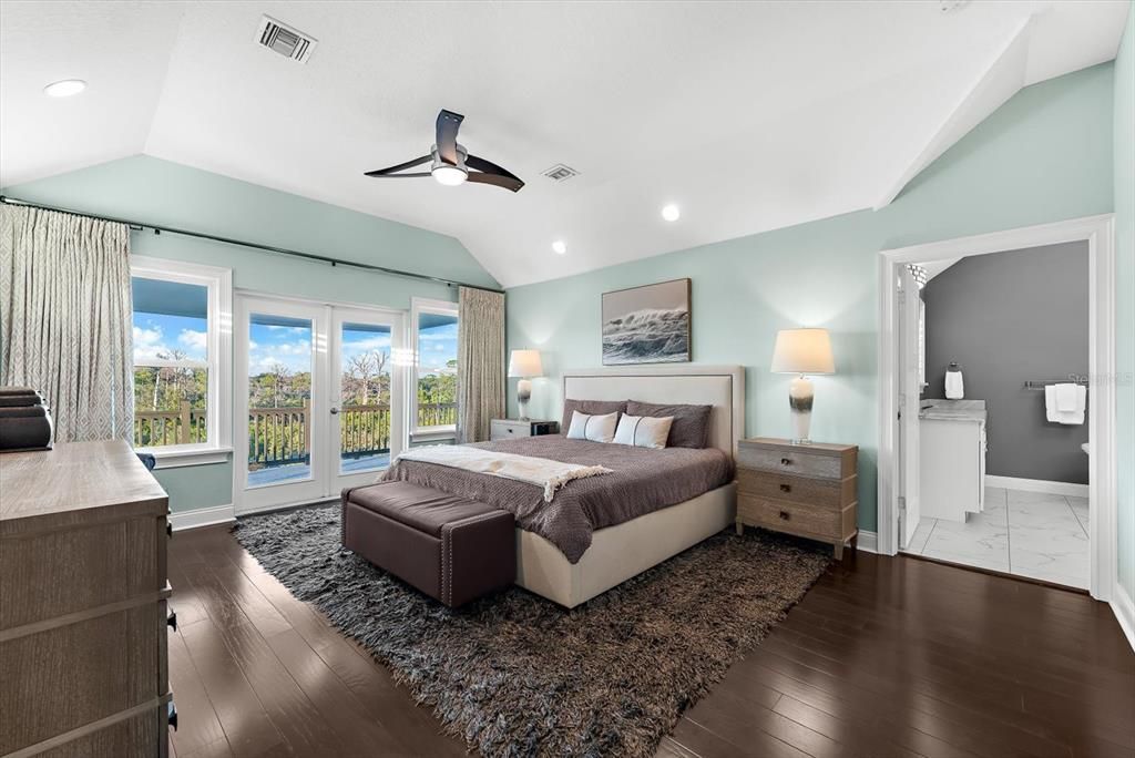 En Venta: $1,200,000 (4 camas, 3 baños, 3090 Pies cuadrados)