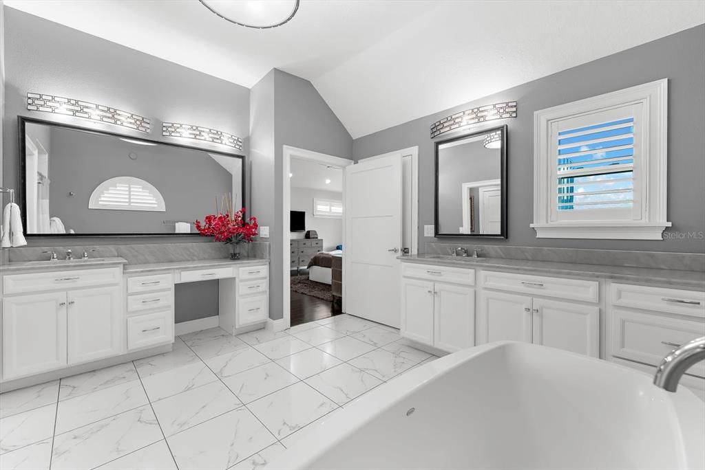 En Venta: $1,200,000 (4 camas, 3 baños, 3090 Pies cuadrados)