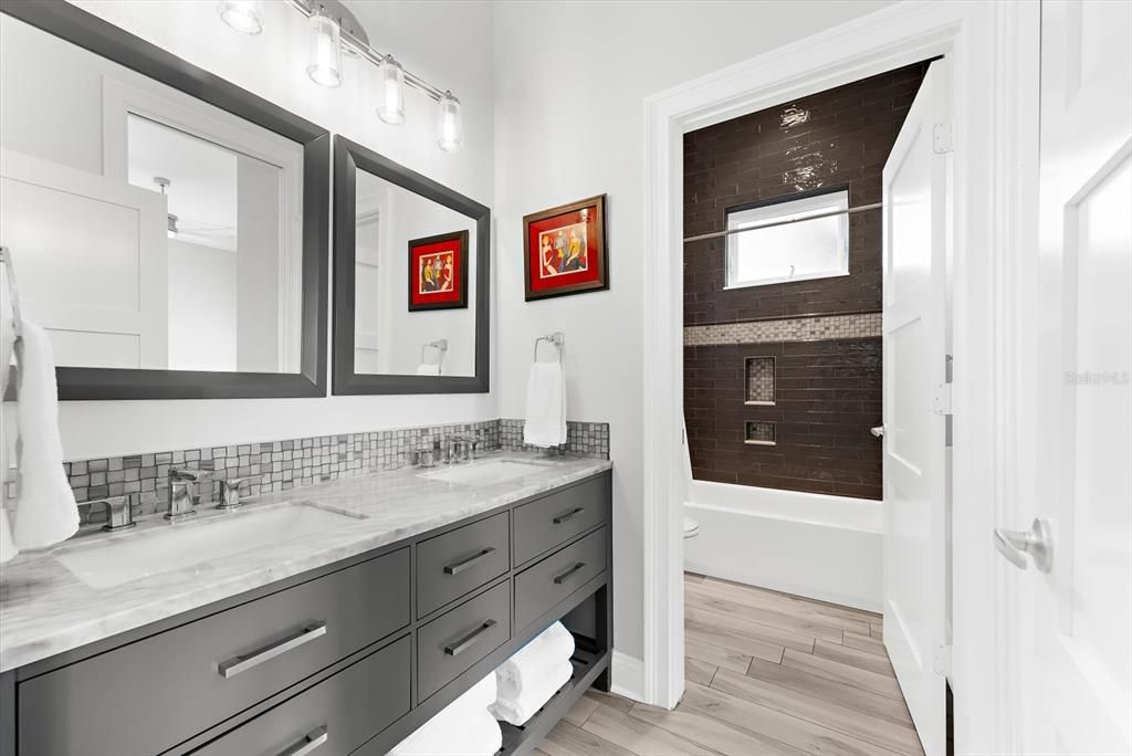 En Venta: $1,200,000 (4 camas, 3 baños, 3090 Pies cuadrados)