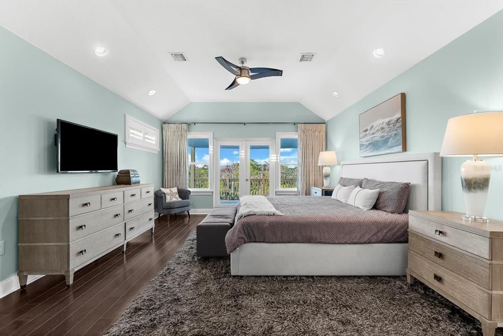 En Venta: $1,200,000 (4 camas, 3 baños, 3090 Pies cuadrados)