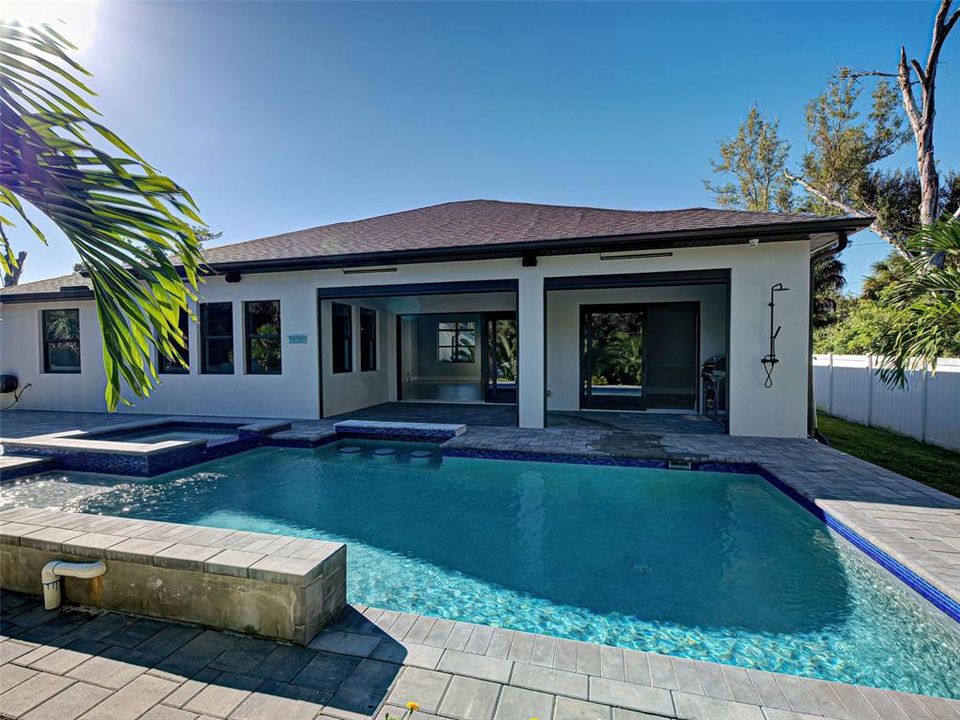 出租: $4,500 (3 贝兹, 2 浴室, 2010 平方英尺)