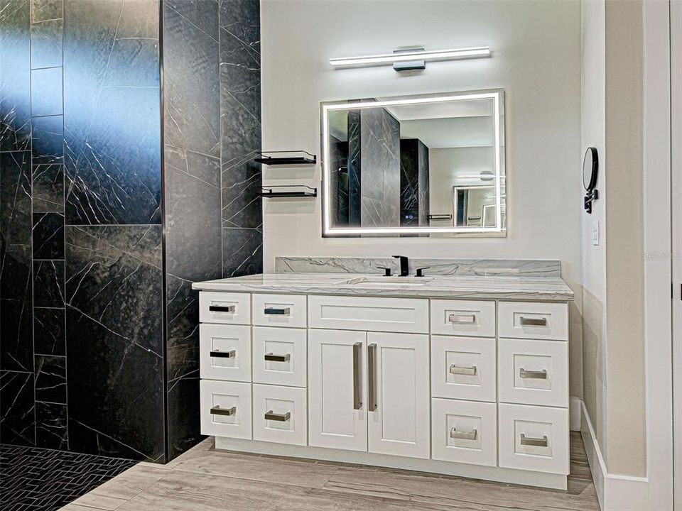 出租: $4,500 (3 贝兹, 2 浴室, 2010 平方英尺)