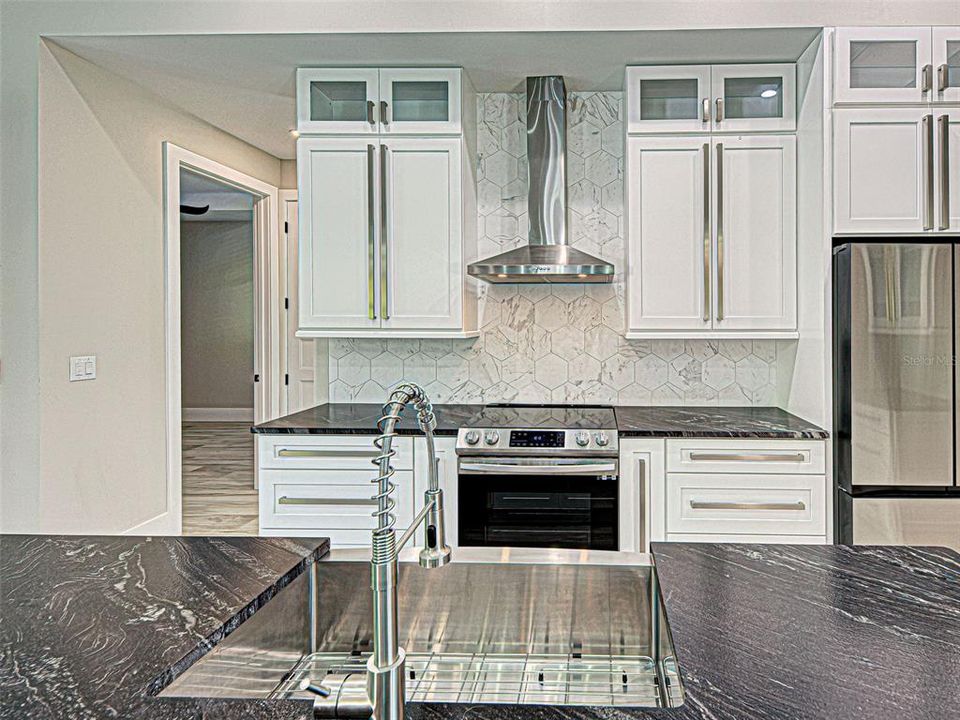 出租: $4,500 (3 贝兹, 2 浴室, 2010 平方英尺)