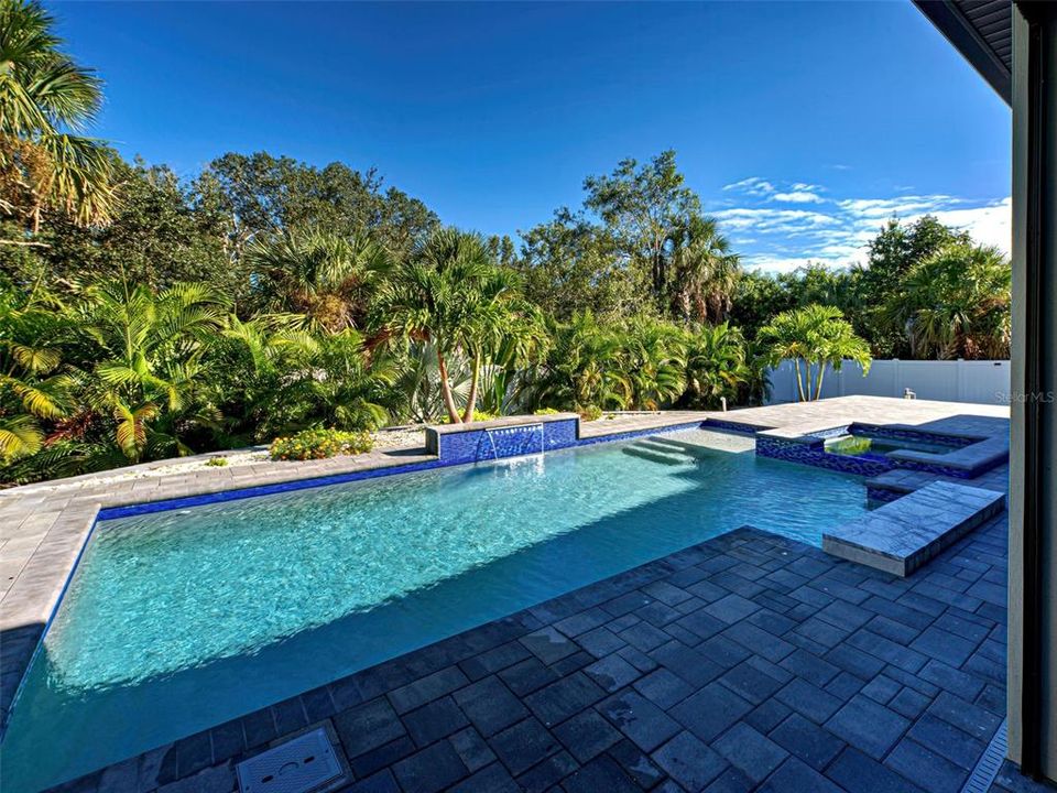 出租: $4,500 (3 贝兹, 2 浴室, 2010 平方英尺)