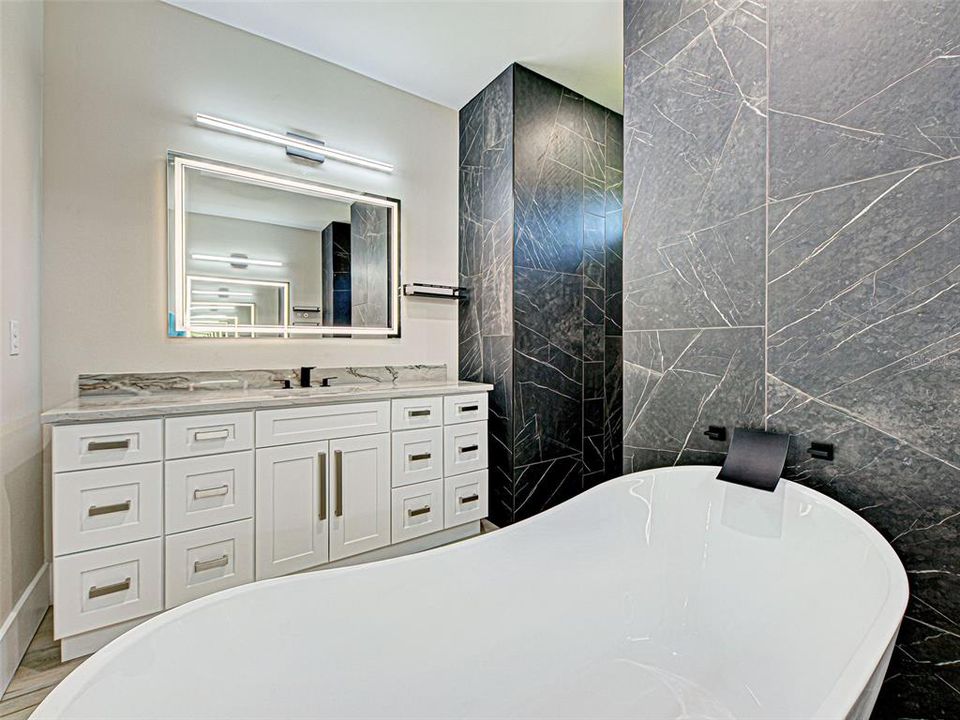 出租: $4,500 (3 贝兹, 2 浴室, 2010 平方英尺)