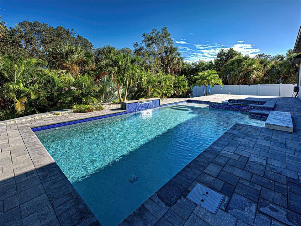 出租: $4,500 (3 贝兹, 2 浴室, 2010 平方英尺)