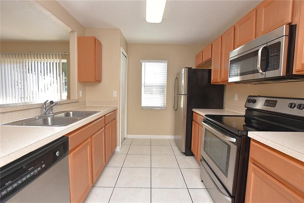 Active With Contract: $199,000 (3 beds, 2 baths, 1302 Square Feet)