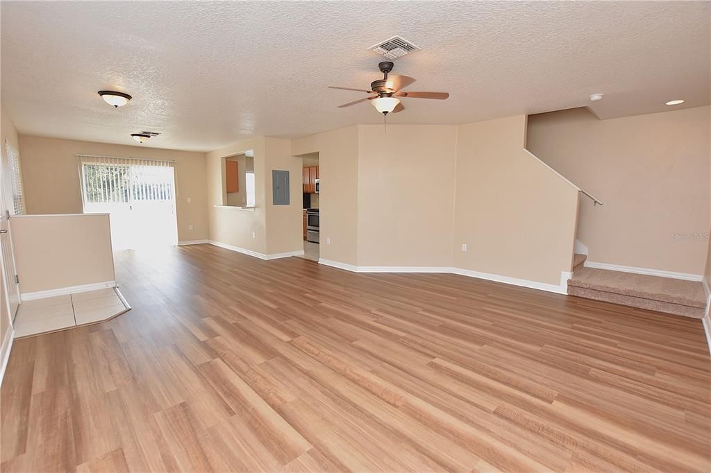 Active With Contract: $199,000 (3 beds, 2 baths, 1302 Square Feet)