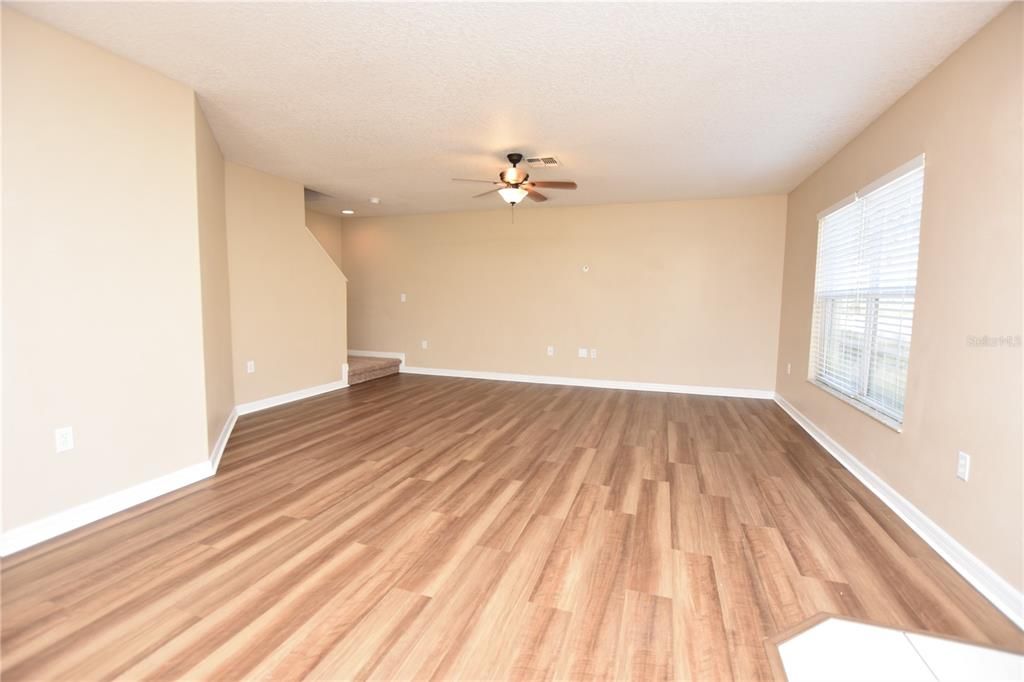 Active With Contract: $199,000 (3 beds, 2 baths, 1302 Square Feet)