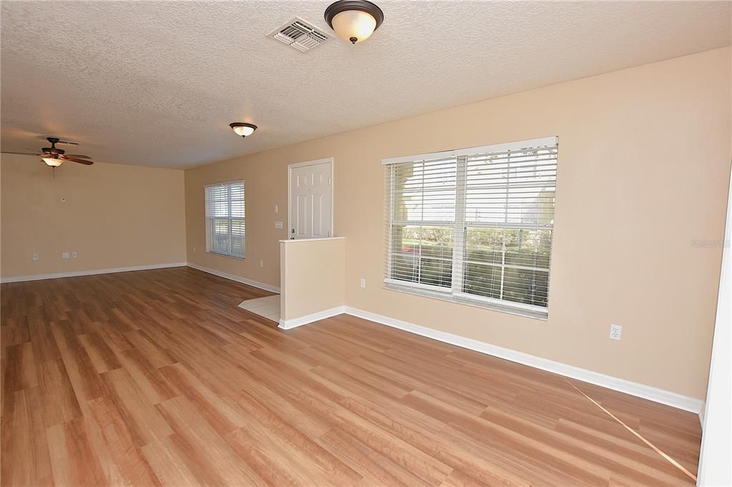 Active With Contract: $199,000 (3 beds, 2 baths, 1302 Square Feet)