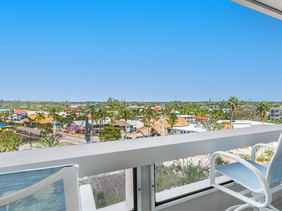 For Sale: $1,295,000 (1 beds, 1 baths, 928 Square Feet)