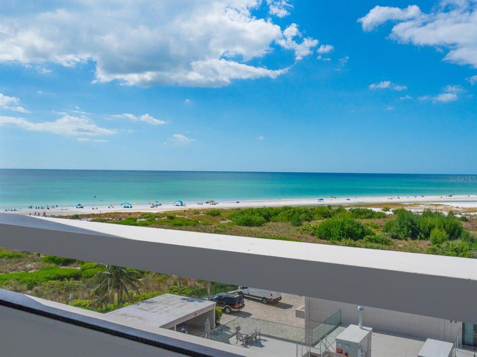 For Sale: $1,295,000 (1 beds, 1 baths, 928 Square Feet)