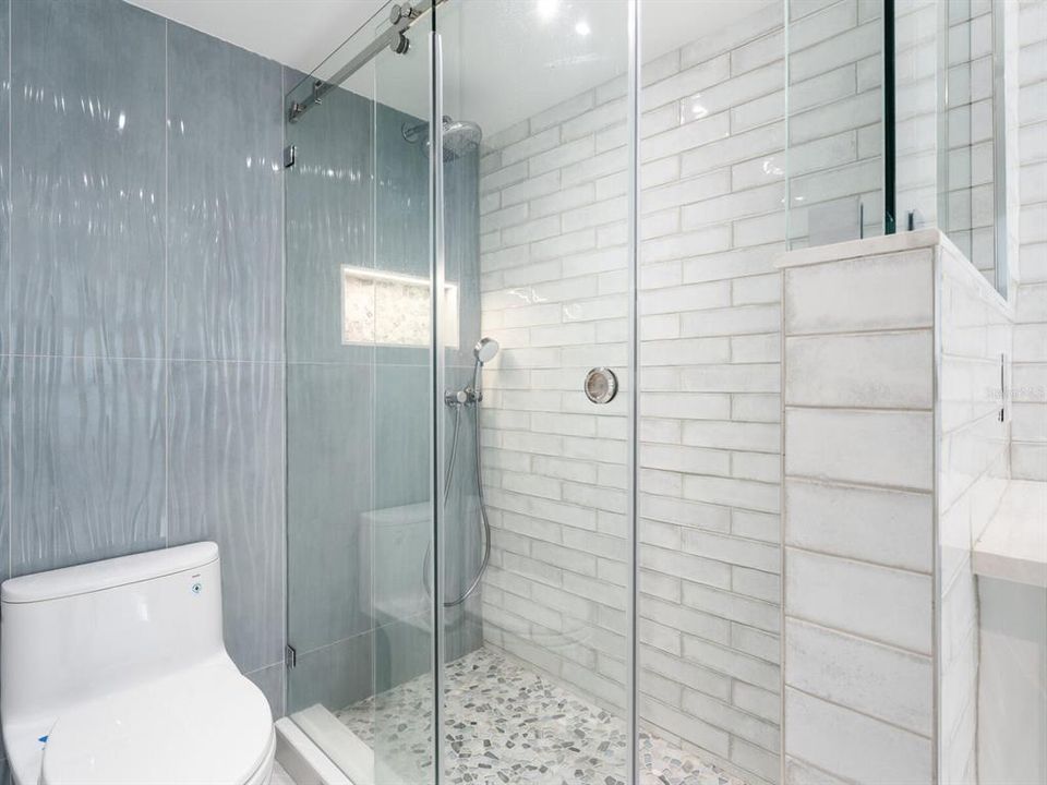 For Sale: $1,295,000 (1 beds, 1 baths, 928 Square Feet)