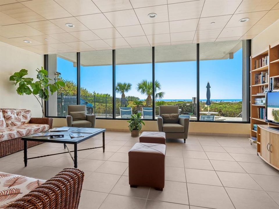 For Sale: $1,295,000 (1 beds, 1 baths, 928 Square Feet)