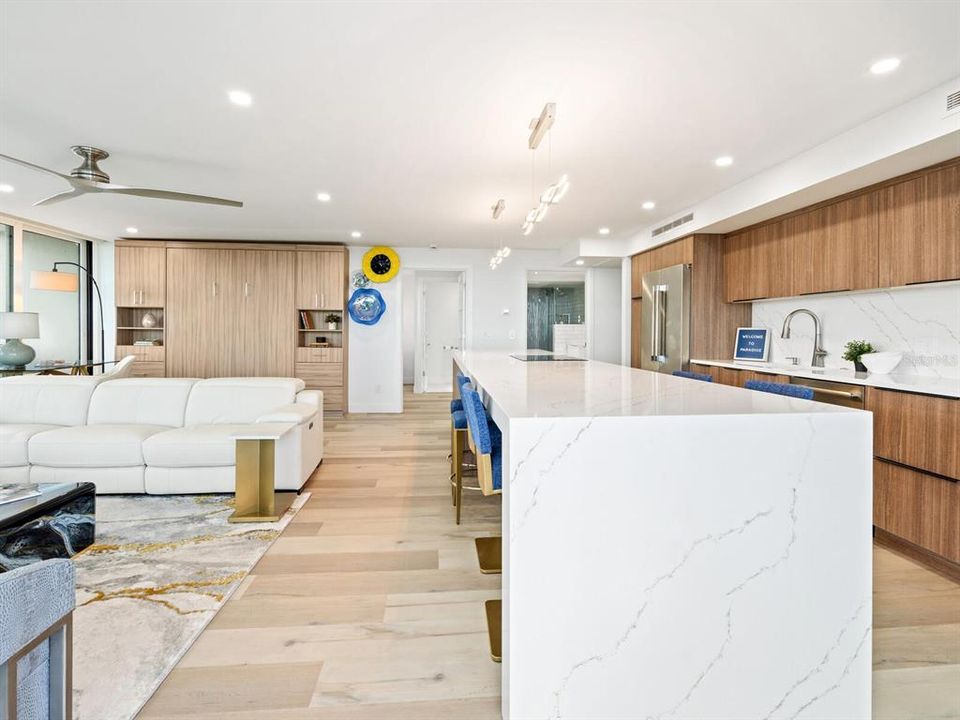 For Sale: $1,295,000 (1 beds, 1 baths, 928 Square Feet)