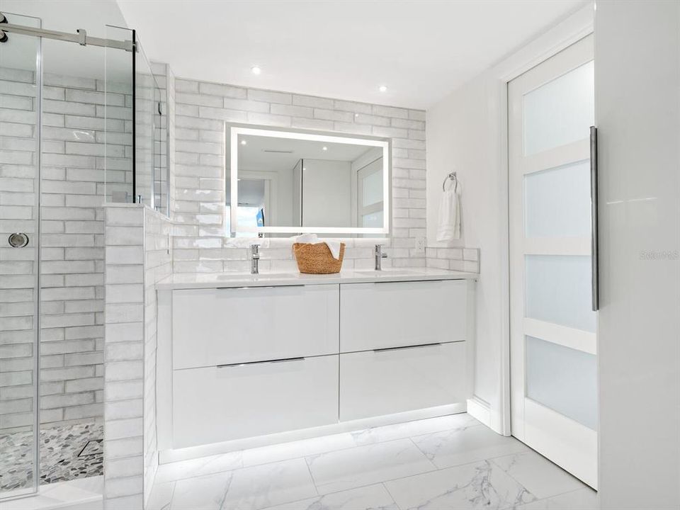 For Sale: $1,295,000 (1 beds, 1 baths, 928 Square Feet)