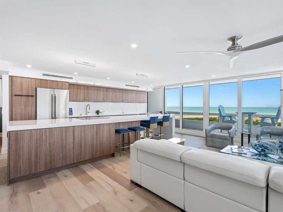 For Sale: $1,295,000 (1 beds, 1 baths, 928 Square Feet)