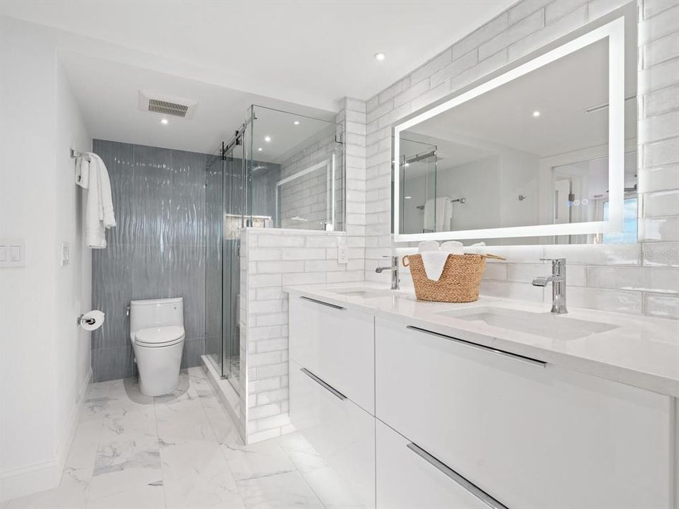 For Sale: $1,295,000 (1 beds, 1 baths, 928 Square Feet)