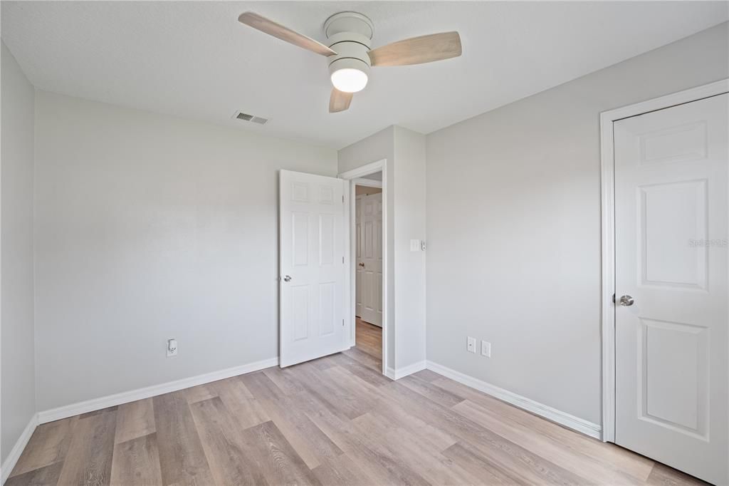 待售: $430,000 (3 贝兹, 1 浴室, 1086 平方英尺)