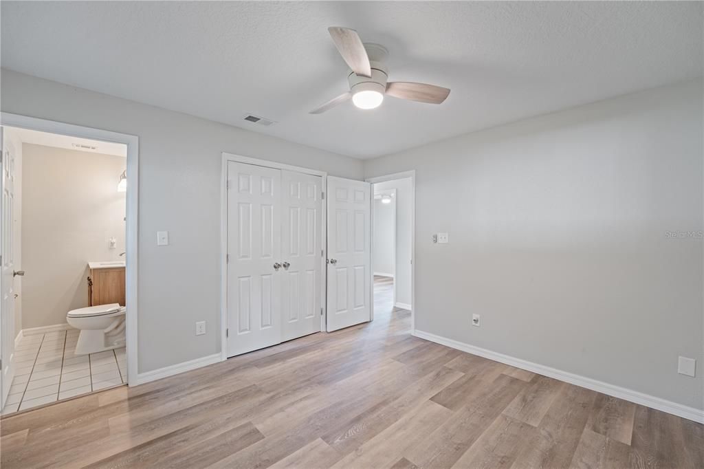 待售: $430,000 (3 贝兹, 1 浴室, 1086 平方英尺)