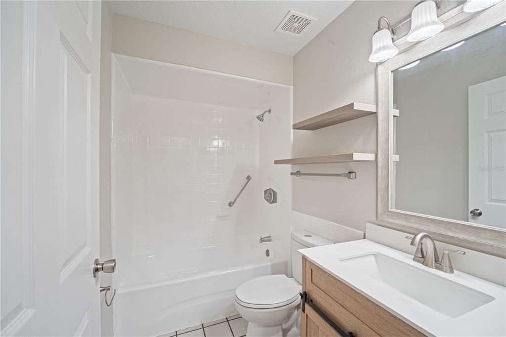 待售: $430,000 (3 贝兹, 1 浴室, 1086 平方英尺)