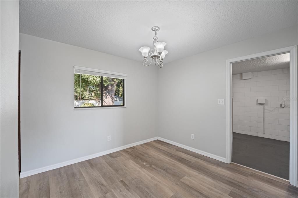 待售: $430,000 (3 贝兹, 1 浴室, 1086 平方英尺)