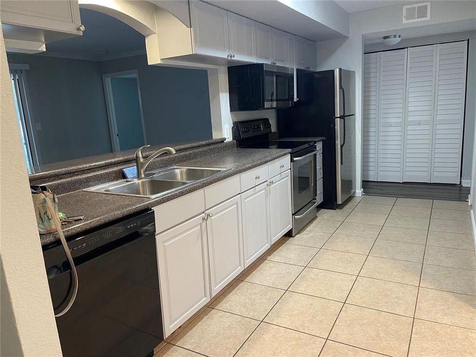 出租: $1,975 (3 贝兹, 2 浴室, 1139 平方英尺)