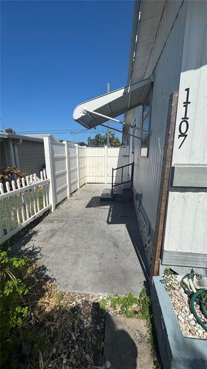 For Sale: $115,000 (2 beds, 2 baths, 744 Square Feet)