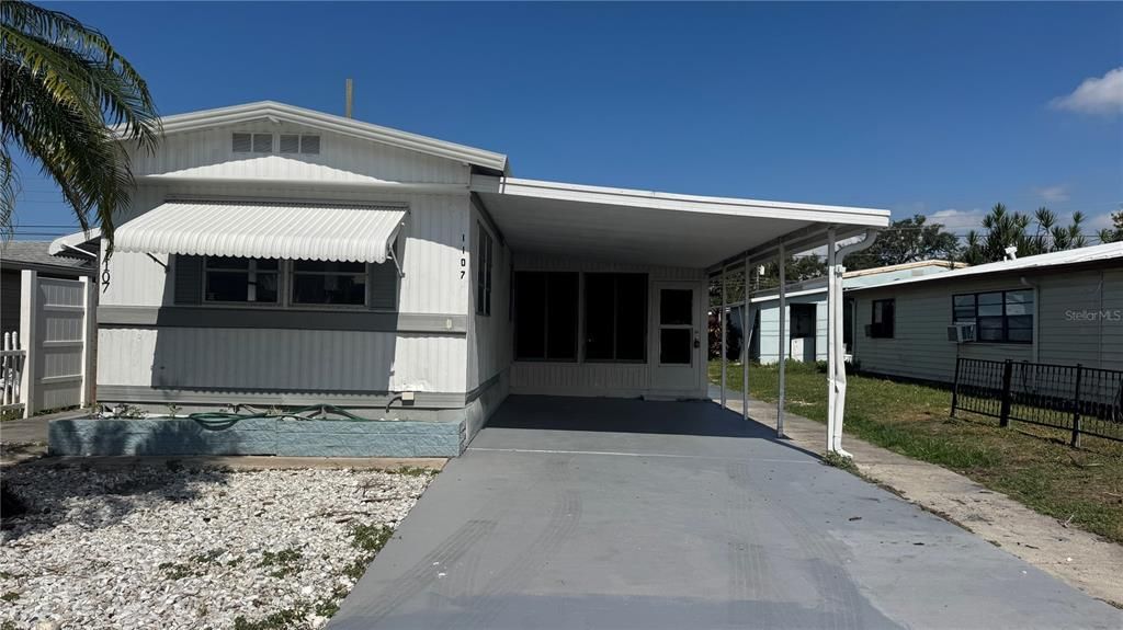 For Sale: $115,000 (2 beds, 2 baths, 744 Square Feet)