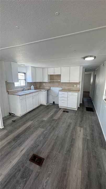 For Sale: $115,000 (2 beds, 2 baths, 744 Square Feet)