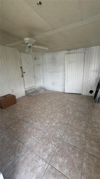 For Sale: $115,000 (2 beds, 2 baths, 744 Square Feet)