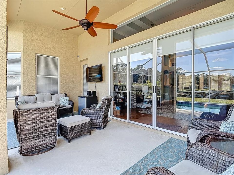 En Venta: $725,000 (4 camas, 3 baños, 2624 Pies cuadrados)