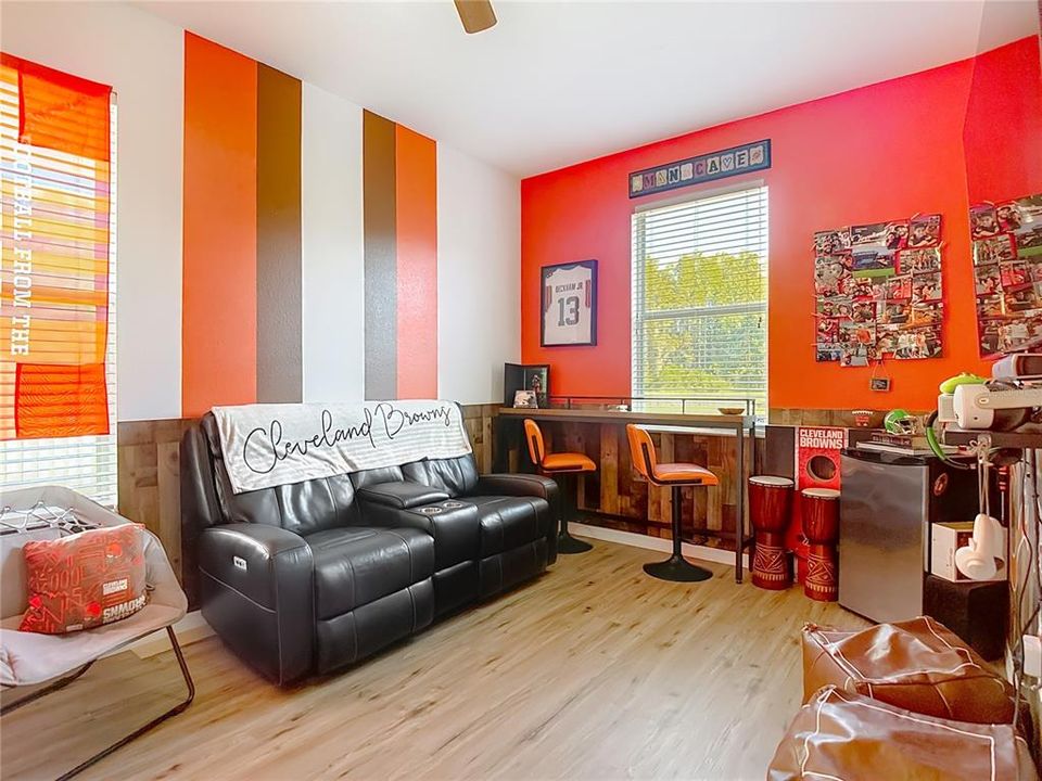 En Venta: $725,000 (4 camas, 3 baños, 2624 Pies cuadrados)