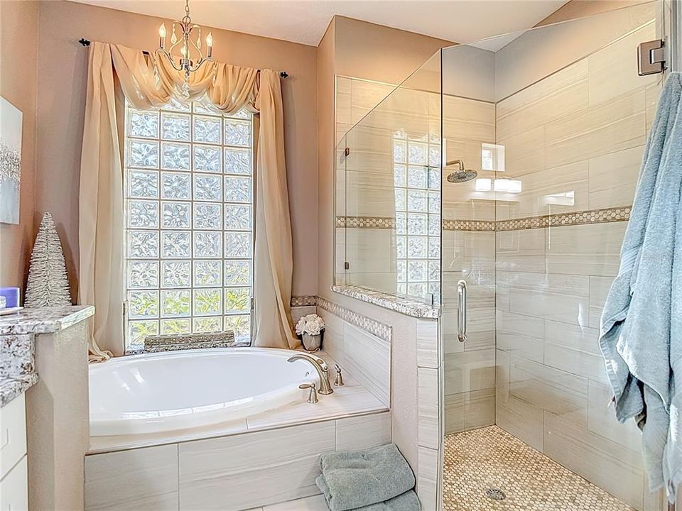 En Venta: $725,000 (4 camas, 3 baños, 2624 Pies cuadrados)