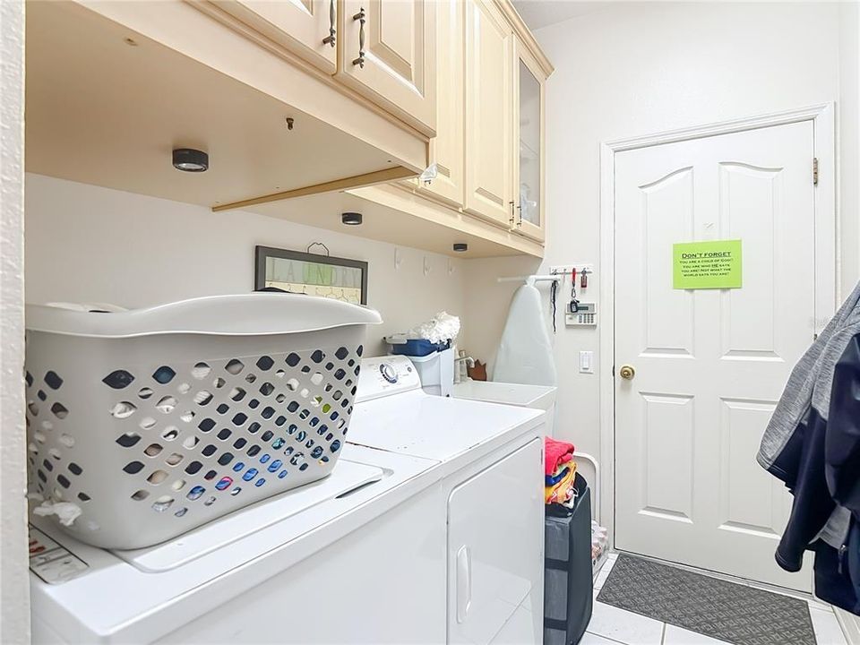 En Venta: $725,000 (4 camas, 3 baños, 2624 Pies cuadrados)